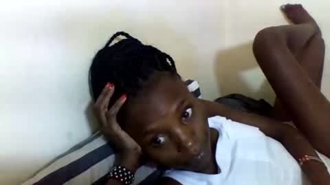 Snapshot of sexyneedle22 chatting on 02-11-25, 12:48 VIVIAN online show from 02-11-25, 12:48