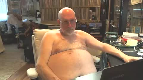 Grizz Lee Bear online show from 06-25-26, 12:09