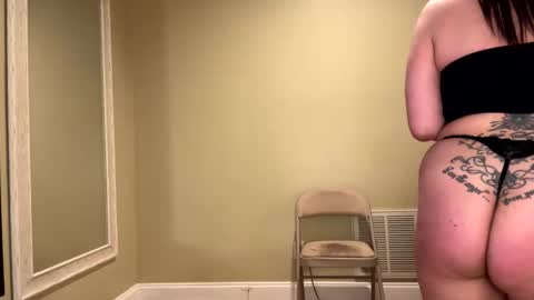 Snapshot of sexypiglet2728 chatting on 05-28-26, 02:53 Sexypiglet2728 online show from 05-28-26, 02:53