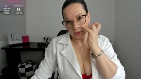 Snapshot of sexypsychologist chatting on 10-30-25, 05:13 Sexy Psychologist online show from 10-30-25, 05:13