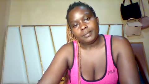 Snapshot of sexypussy983 chatting on 07-20-26, 05:33 Micky online show from 07-20-26, 05:33