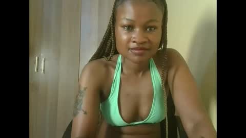 queenivy online show from 11-26-25, 06:31