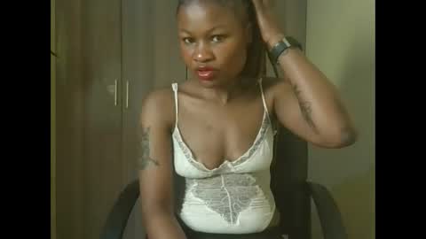 queenivy online show from 11-29-25, 04:04