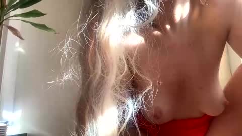 Snapshot of sexysexydream chatting on 11-02-25, 08:17 Anya online show from 11-02-25, 08:17