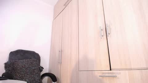 Snapshot of sexyshemale4uxxx chatting on 01-06-25, 04:36    online show from 01-06-25, 04:36