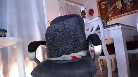 Snapshot of sexyshemale4uxxx chatting on 02-11-25, 01:20    online show from 02-11-25, 01:20