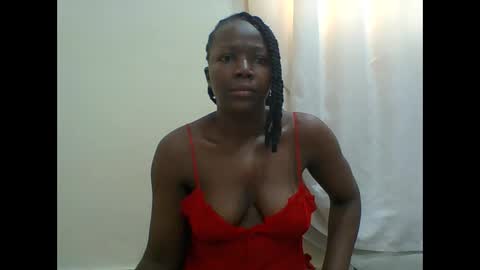 Snapshot of sexysleeky chatting on 10-25-25, 06:21 PAULINE online show from 10-25-25, 06:21
