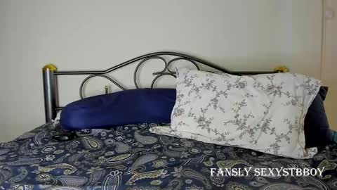 Snapshot of sexystbboy chatting on 02-17-25, 07:47 Artem online show from 02-17-25, 07:47