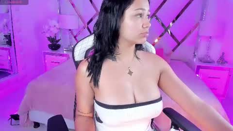 Snapshot of sexyy_kitty18 chatting on 06-16-26, 07:16 KATY online show from 06-16-26, 07:16