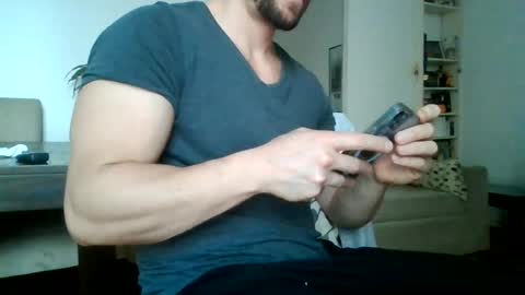 Snapshot of sexyyphilip chatting on 06-19-26, 06:45 sexyyphilip online show from 06-19-26, 06:45