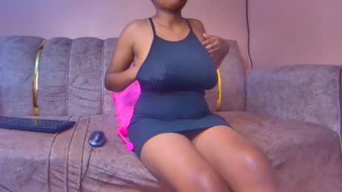 sexyyred_ online show from 12-09-24, 09:37