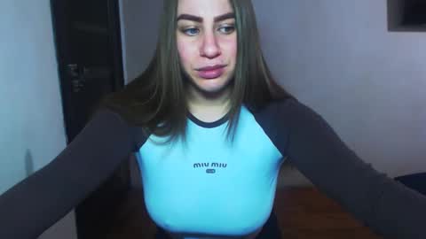 Snapshot of sexyyuliia777 chatting on 12-16-25, 09:58 Yuliia online show from 12-16-25, 09:58