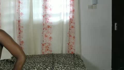 Snapshot of sexyzuriel chatting on 05-25-26, 12:33 sexyzuriel online show from 05-25-26, 12:33