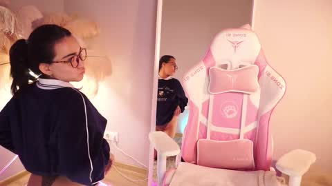 Lily  online show from 11-30-25, 04:00