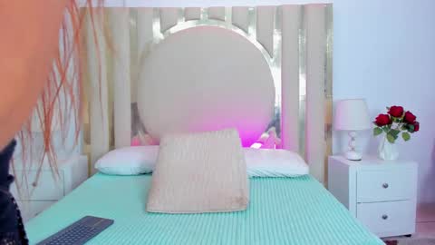 Snapshot of shainabonne chatting on 01-29-25, 07:43 Shaina online show from 01-29-25, 07:43