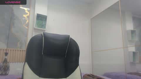 Snapshot of shaira_m1 chatting on 10-10-25, 01:43 shaira online show from 10-10-25, 01:43