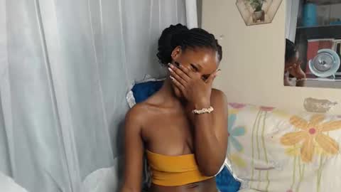 Snapshot of shakkiecam chatting on 10-02-25, 07:21 Shaky online show from 10-02-25, 07:21