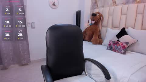 Snapshot of shamara_thomson chatting on 06-13-26, 12:19 Shamara Thomson online show from 06-13-26, 12:19