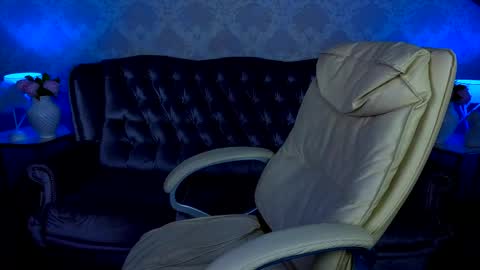 Lessi online show from 04-25-26, 01:41