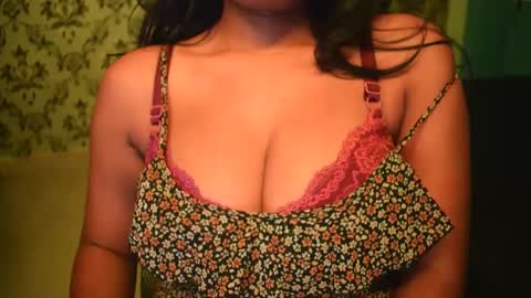 Snapshot of shanaya_indian chatting on 02-10-25, 01:33 shanaya indian online show from 02-10-25, 01:33