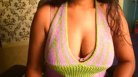 Snapshot of shanaya_indian chatting on 09-12-25, 04:12 shanaya indian online show from 09-12-25, 04:12