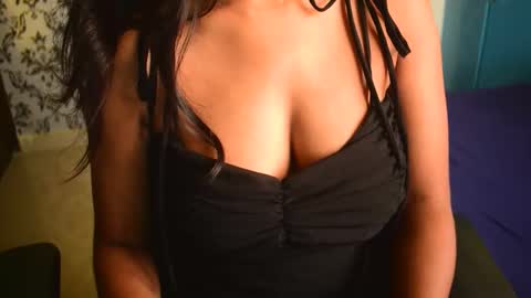 Snapshot of shanaya_indian chatting on 09-26-25, 04:05 shanaya indian online show from 09-26-25, 04:05