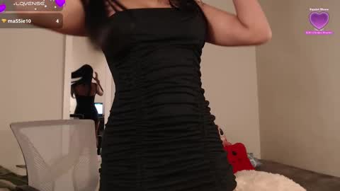 Snapshot of shani_broks chatting on 12-10-24, 07:32 Hi im Shani your dreams came true 3 online show from 12-10-24, 07:32