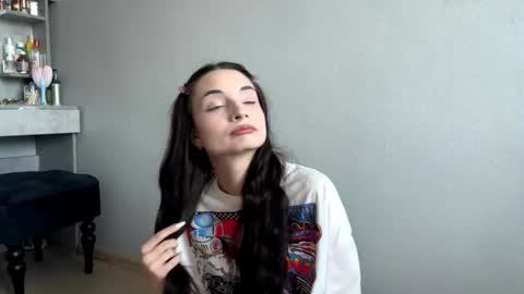 Snapshot of shanitamalinak chatting on 11-12-25, 04:13 Emily online show from 11-12-25, 04:13