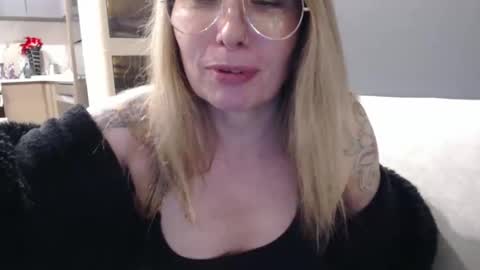 Snapshot of shannon07 chatting on 12-31-24, 01:15 Shannon07 online show from 12-31-24, 01:15