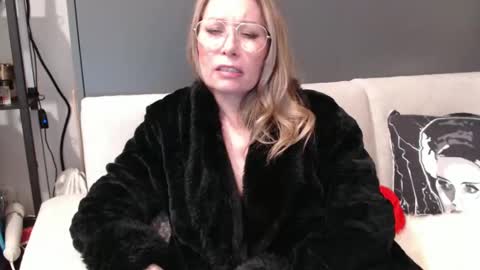 Snapshot of shannon07 chatting on 01-09-25, 12:35 Shannon07 online show from 01-09-25, 12:35