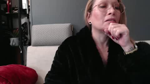 Snapshot of shannon07 chatting on 01-26-25, 03:48 Shannon07 online show from 01-26-25, 03:48