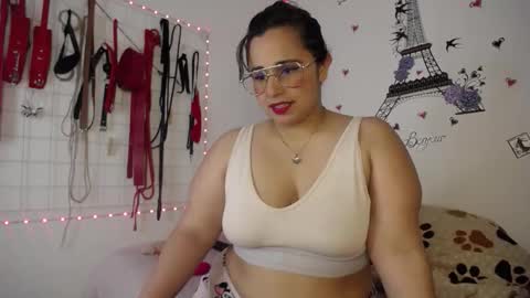 Snapshot of shannon_queen_ chatting on 03-10-26, 04:06 Shannon online show from 03-10-26, 04:06