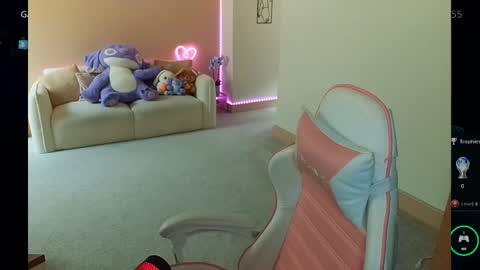 Snapshot of shannonblooms chatting on 10-16-25, 11:55 Shanmais online show from 10-16-25, 11:55