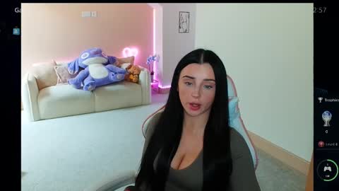 Snapshot of shannonblooms chatting on 10-17-25, 11:57 Shanmais online show from 10-17-25, 11:57