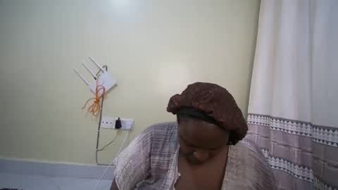 shanny_123 online show from 10-27-25, 05:44