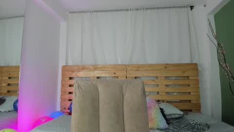 Shantal online show from 11-30-25, 01:48