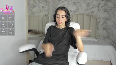 Snapshot of shantal_thompson21 chatting on 10-27-25, 03:32 Shantal online show from 10-27-25, 03:32