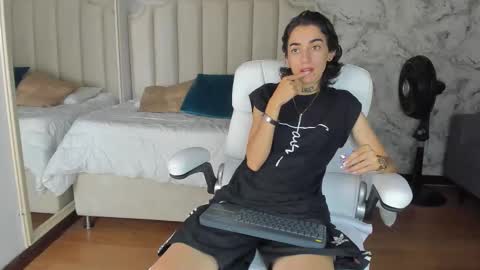 Snapshot of shantal_thompson21 chatting on 11-07-25, 03:28 Shantal online show from 11-07-25, 03:28