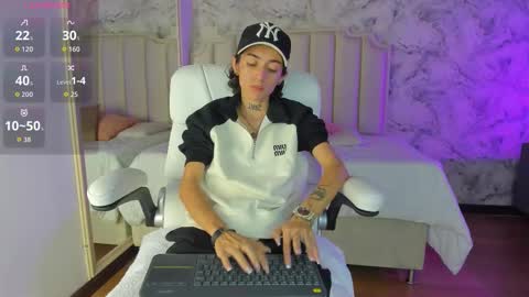 Snapshot of shantal_thompson21 chatting on 11-21-25, 04:55 Shantal online show from 11-21-25, 04:55