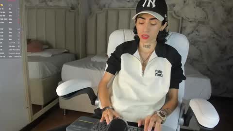 Snapshot of shantal_thompson21 chatting on 11-25-25, 03:50 Shantal online show from 11-25-25, 03:50