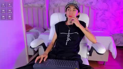 Snapshot of shantal_thompson21 chatting on 11-30-25, 03:10 Shantal online show from 11-30-25, 03:10