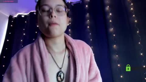 Snapshot of shantalcerezo chatting on 01-12-25, 09:29 Cat-FOLLOWME and we talk IGshantal cerezo online show from 01-12-25, 09:29