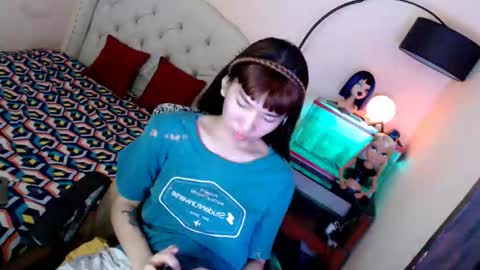 SHANTA FOX  s online show from 10-23-25, 01:54