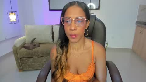 Snapshot of shantall_wills chatting on 06-10-26, 10:47 Shantall wills online show from 06-10-26, 10:47
