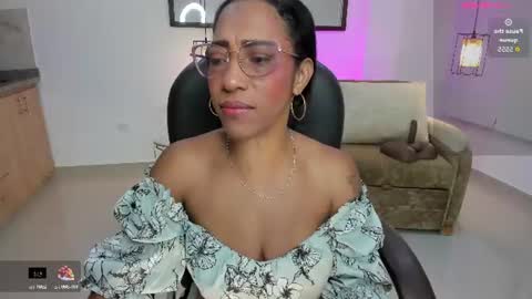 Snapshot of shantall_wills chatting on 06-12-26, 10:47 Shantall wills online show from 06-12-26, 10:47