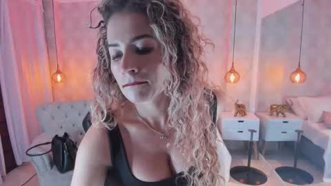 Snapshot of shantalll__ chatting on 01-10-26, 11:12 Shantal online show from 01-10-26, 11:12