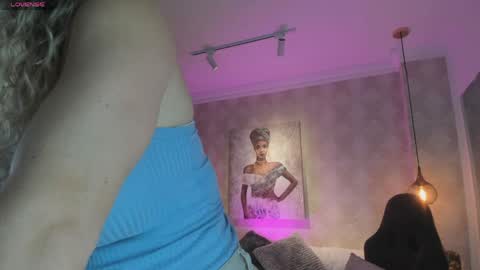 Snapshot of shantalll__ chatting on 06-08-26, 10:59 Shantal online show from 06-08-26, 10:59