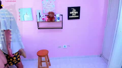 Snapshot of shantals chatting on 10-17-25, 11:07 shantals online show from 10-17-25, 11:07