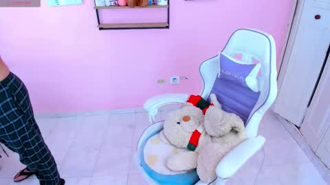 Snapshot of shantals chatting on 11-08-25, 01:28 shantals online show from 11-08-25, 01:28