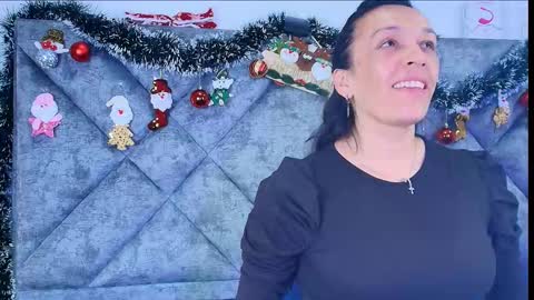 Snapshot of shantey_laurent chatting on 12-19-25, 01:51 shantey online show from 12-19-25, 01:51